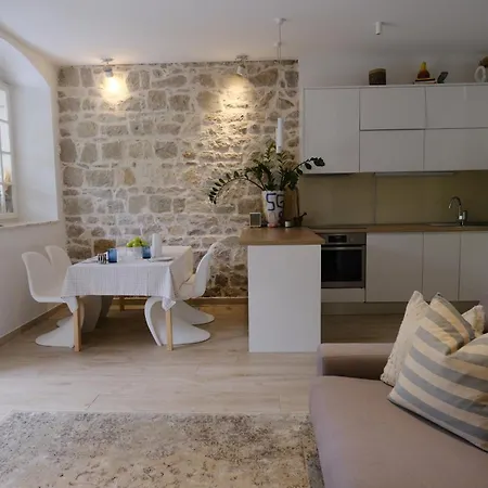 Little Backyard Apartman *