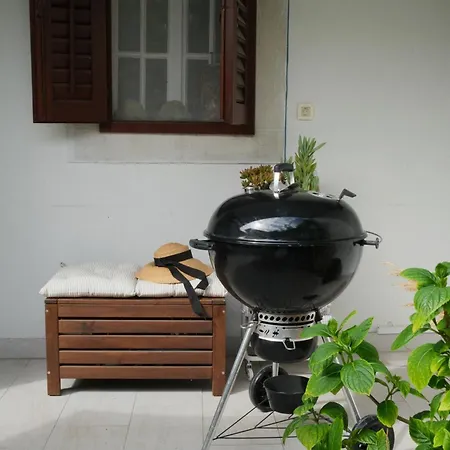 Little Backyard Apartman